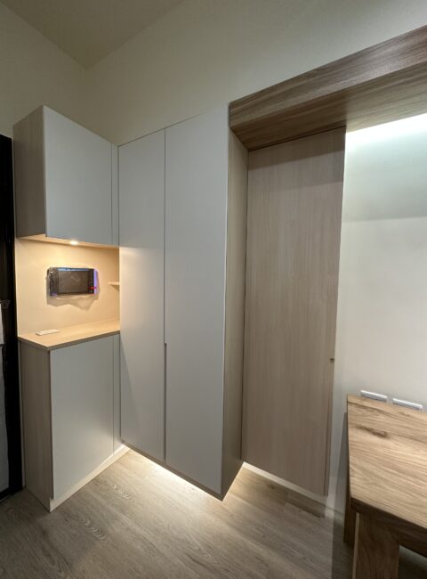 214736E0-EE75-45EC-BFF5-4716CC6B1811